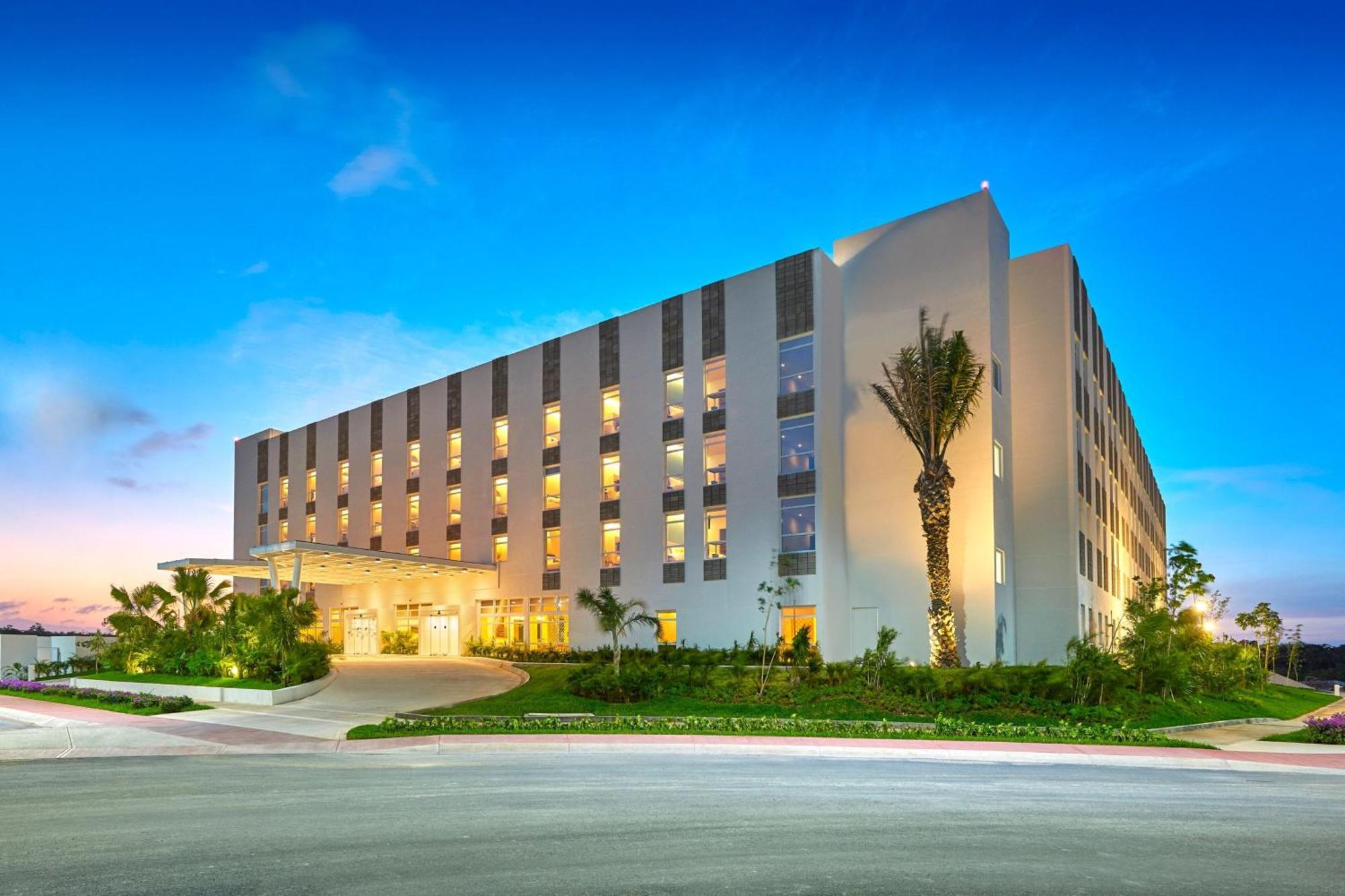 City Express Plus By Marriott Cancun Aeropuerto Riviera Dış mekan fotoğraf